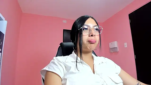 AlanaPetterson online show from December 16, 2024, 3:54 pm
