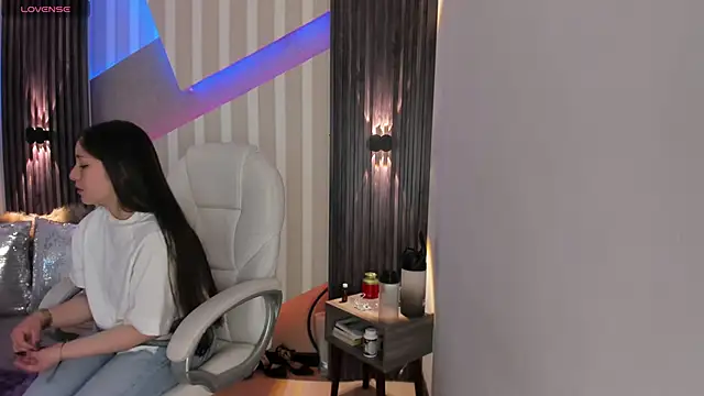 emily layton online show from February 1, 2025, 3:39 pm