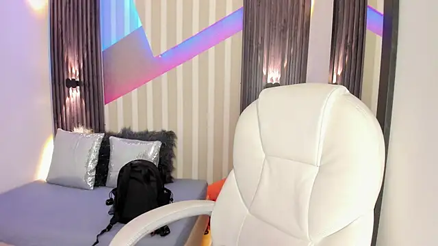 emily layton online show from November 13, 2025, 3:22 pm