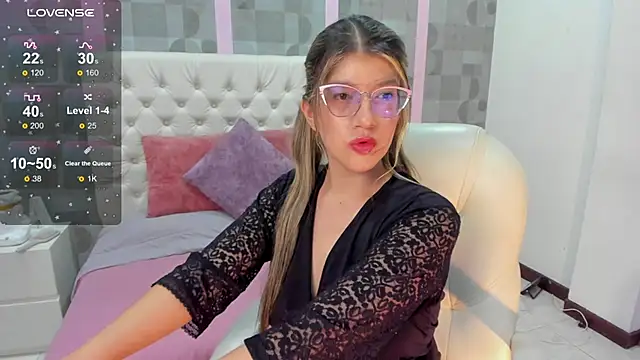 Snapshot of SEXMILLA_ chatting on March 5, 2025, 4:45 am SEXMILLA online show from March 5, 2025, 4:45 am