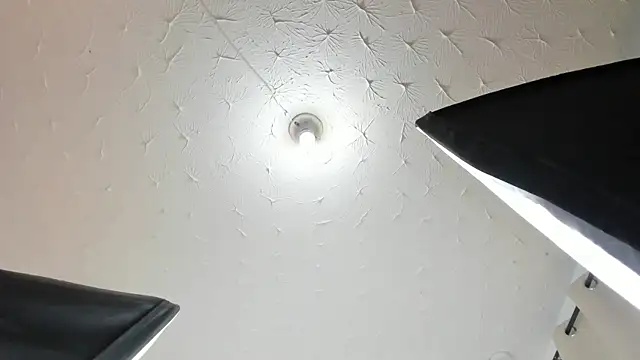 Alison Chan  online show from April 12, 2026, 2:05 am