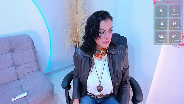 Ada Monroe10 online show from October 3, 2025, 2:03 pm