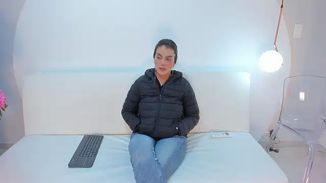 Ada Monroe10 online show from January 13, 2026, 1:38 pm