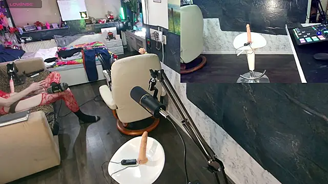 Doggyray44 online show from December 20, 2024, 1:25 am