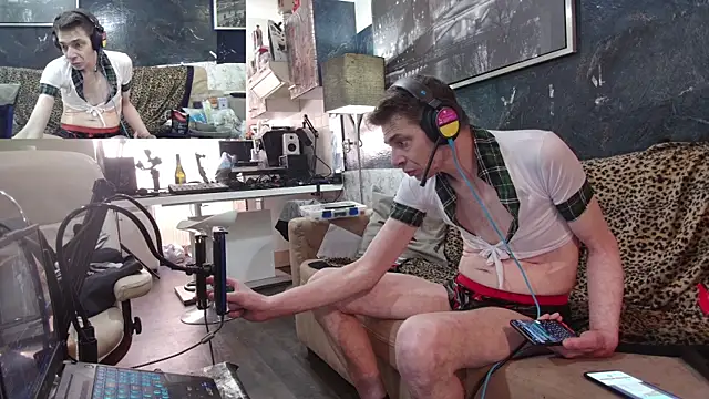 Doggyray44 online show from February 19, 2025, 10:12 am