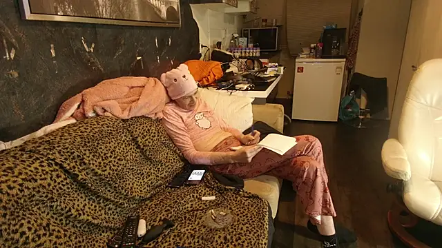 Doggyray44 online show from January 5, 2026, 5:27 pm