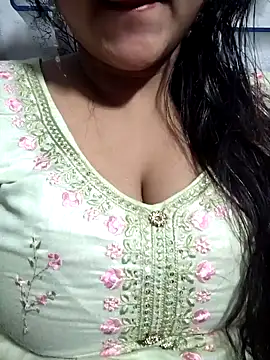 Jeenat  online show from January 16, 2025, 7:10 pm