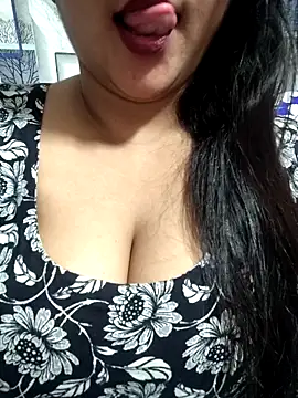 Jeenat  online show from February 8, 2025, 1:44 pm