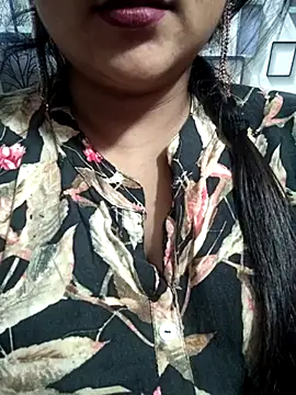 Jeenat  online show from February 15, 2025, 6:23 pm