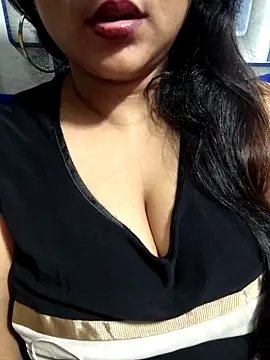 Jeenat  online show from February 17, 2025, 9:19 pm