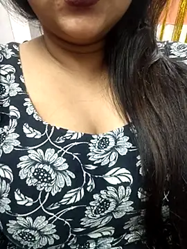 Jeenat  online show from February 19, 2025, 8:20 pm