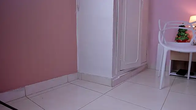 Snapshot of _bianca_18 chatting on December 11, 2024, 2:44 pm bianca 18 online show from December 11, 2024, 2:44 pm