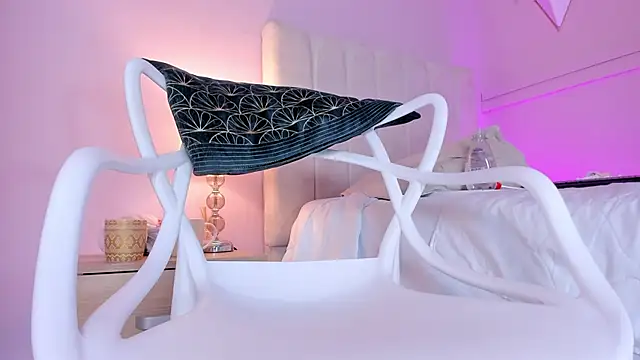 Snapshot of _bianca_18 chatting on February 12, 2025, 5:48 pm bianca 18 online show from February 12, 2025, 5:48 pm