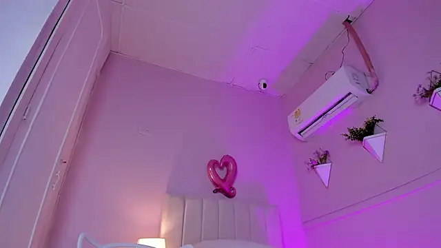 Snapshot of _bianca_18 chatting on March 9, 2025, 3:16 pm bianca 18 online show from March 9, 2025, 3:16 pm