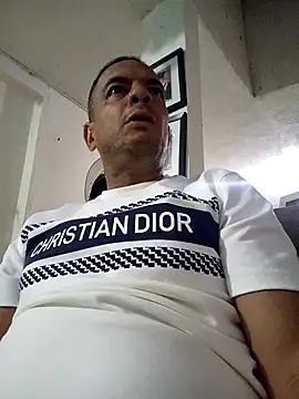 latinmartin73 online show from January 1, 2025, 4:50 am