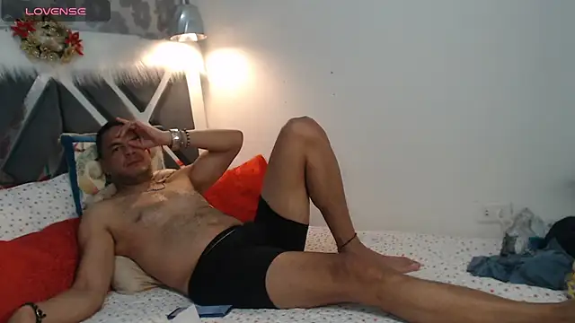 latinmartin73 online show from January 3, 2025, 4:44 am