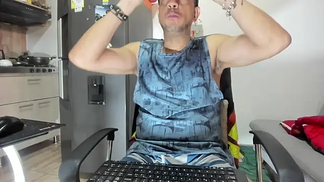 latinmartin73 online show from January 6, 2025, 8:28 pm