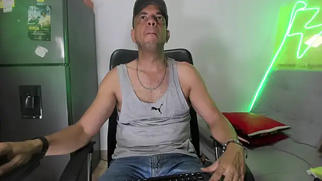 latinmartin73 online show from January 11, 2025, 9:57 pm