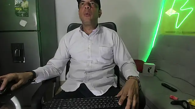 latinmartin73 online show from January 14, 2025, 12:22 am