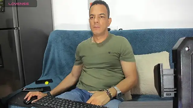latinmartin73 online show from January 27, 2025, 1:48 am