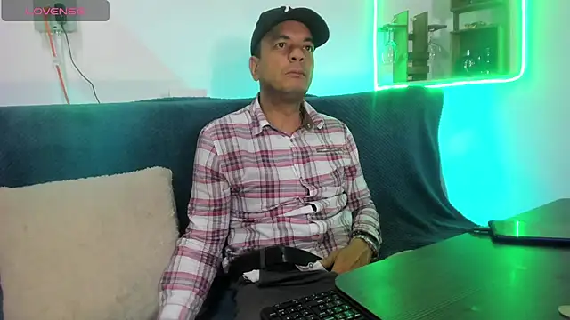 latinmartin73 online show from January 28, 2025, 11:28 pm