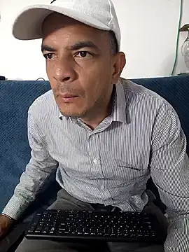 latinmartin73 online show from March 12, 2025, 12:42 am