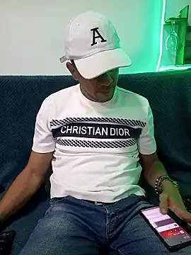 latinmartin73 online show from March 14, 2025, 1:05 am