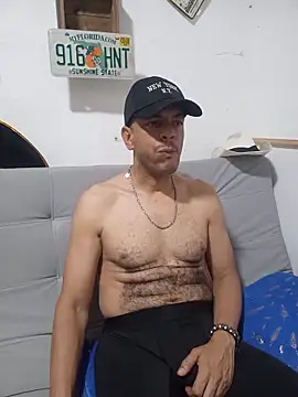 latinmartin73 online show from November 3, 2025, 7:48 pm