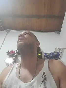 latinmartin73 online show from December 5, 2025, 1:52 pm