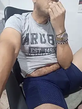 latinmartin73 online show from February 14, 2026, 1:46 am