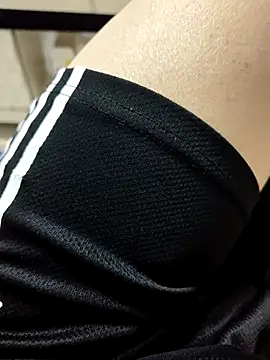 huzi518 online show from October 8, 2025, 5:05 am