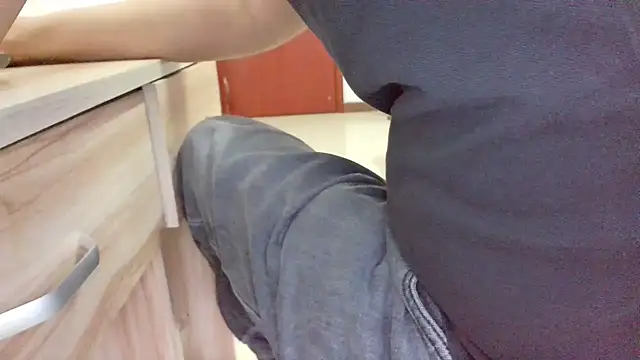 huzi518 online show from October 18, 2025, 8:59 am