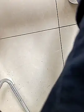 huzi518 online show from November 10, 2025, 3:27 am