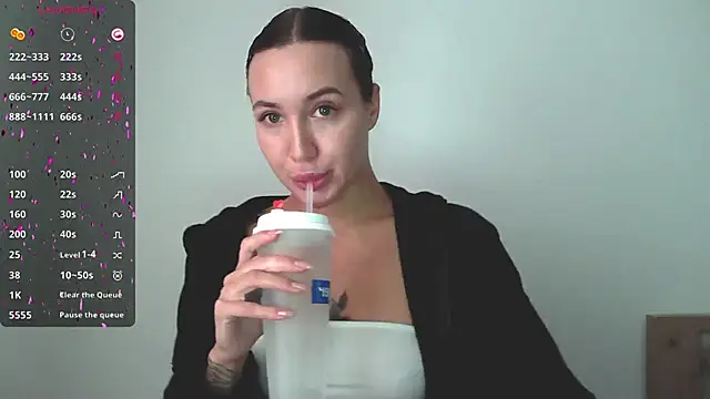 Stasia Queen online show from December 5, 2024, 9:28 am