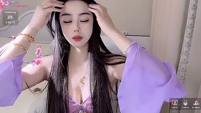 Caitlyn   online show from February 5, 2025, 12:17 pm