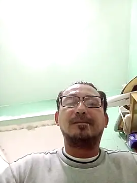 Snapshot of Andresguz35 chatting on February 6, 2026, 7:50 pm Andresguz35 online show from February 6, 2026, 7:50 pm