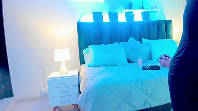 Snapshot of Mia_brunette26 chatting on January 8, 2025, 3:40 am Mia brunette26 online show from January 8, 2025, 3:40 am