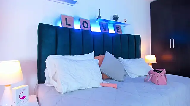 Snapshot of Mia_brunette26 chatting on January 21, 2025, 2:22 am Mia brunette26 online show from January 21, 2025, 2:22 am