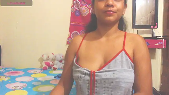 Snapshot of Mia_brunette26 chatting on February 5, 2025, 8:32 am Mia brunette26 online show from February 5, 2025, 8:32 am