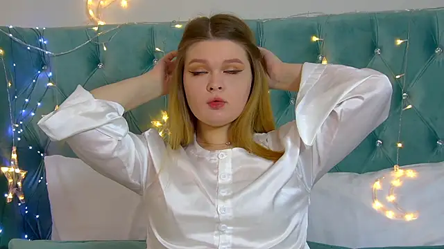 CrystalLyons online show from December 14, 2024, 6:13 am