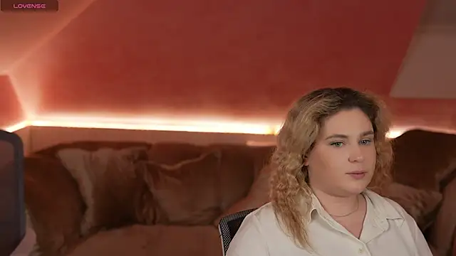 Michelle 054 online show from February 6, 2025, 12:05 pm