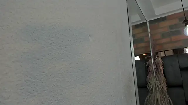 JESSYCORTES online show from November 3, 2025, 2:29 pm