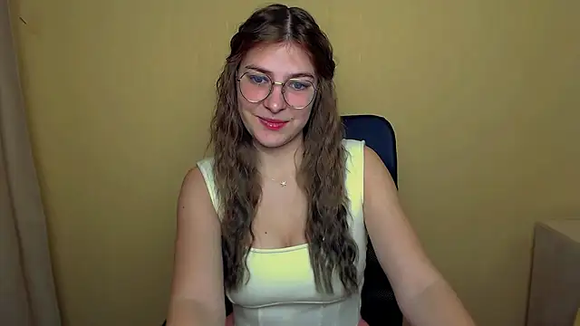 Luna Lush  online show from October 17, 2025, 5:32 am