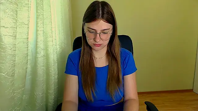 Luna Lush  online show from July 5, 2026, 8:43 am