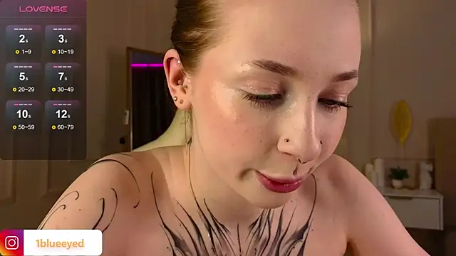 Snapshot of CurlyJenn chatting on March 9, 2025, 12:31 pm CurlyJenn online show from March 9, 2025, 12:31 pm