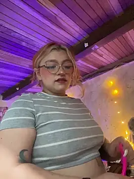 SophiaWeestt99 online show from February 12, 2026, 3:56 am