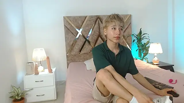 Tommyfoxboy online show from December 4, 2024, 12:25 pm