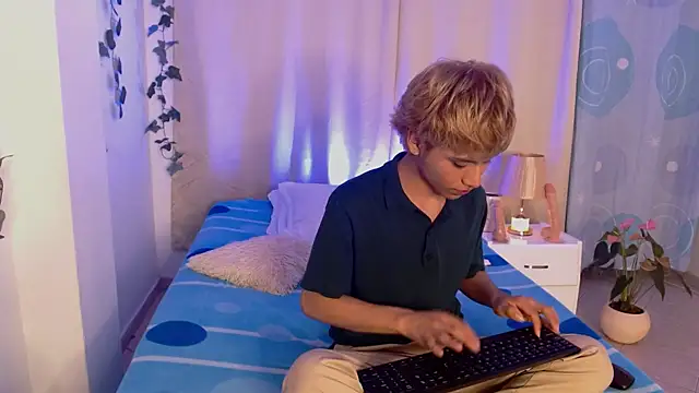 Tommyfoxboy online show from December 29, 2024, 2:52 pm