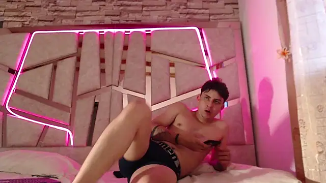 mia and austin online show from January 13, 2025, 12:13 pm