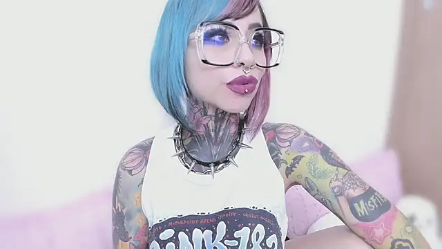 NikkiRamone online show from September 30, 2025, 12:59 am